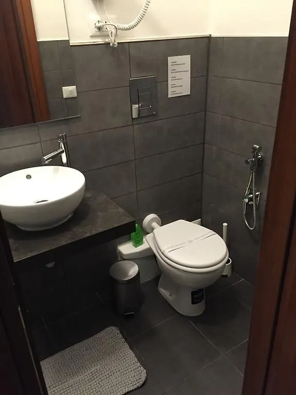 B&B Isolatiberina Rome Bed & Breakfast